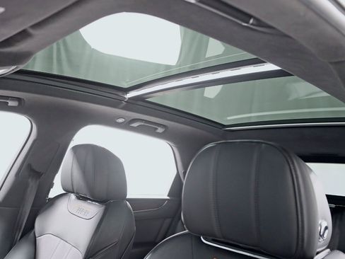 Used 2020 Bentley Bentayga Design Series AWD/4WD image 33