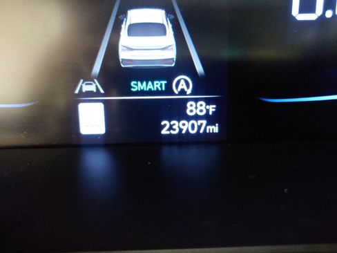 Certified 2024 Hyundai Elantra SE FWD image 17