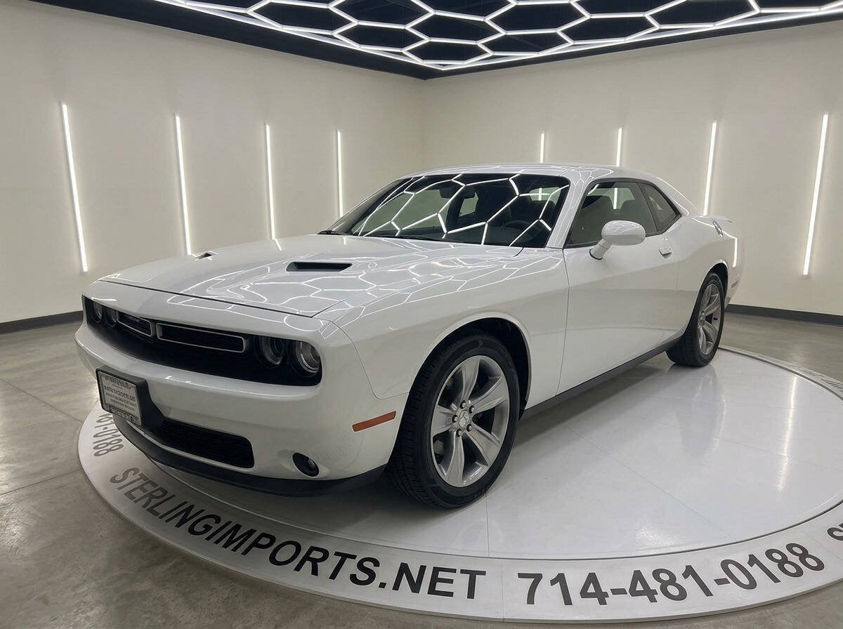 Used 2020 Dodge Challenger SXT RWD image 1