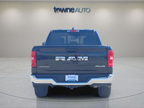 Used 2025 RAM 1500 Big Horn AWD/4WD image 4