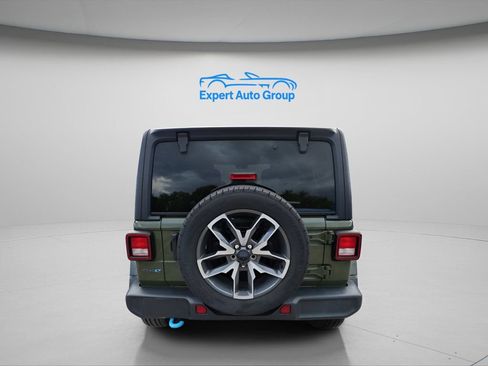 Used 2024 Jeep Wrangler Unlimited w/ Convenience Group AWD/4WD image 9
