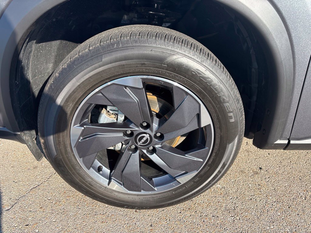 Certified 2026 Nissan Rogue SV FWD image 12
