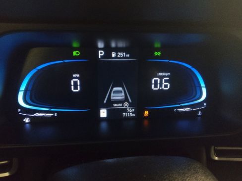 Used 2025 Hyundai Elantra SE FWD image 23