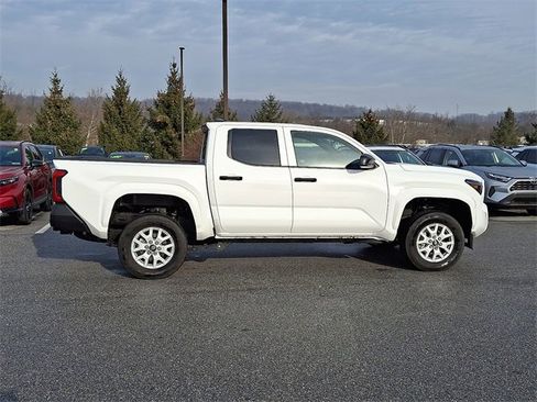 Used 2025 Toyota Tacoma SR image 7