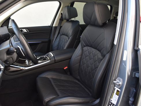 Used 2025 BMW X7 xDrive40i AWD/4WD image 21
