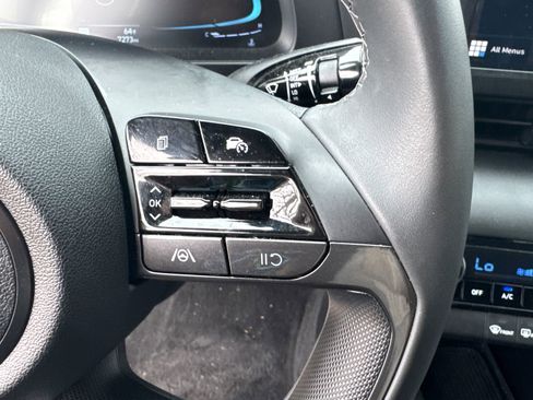 Certified 2025 Hyundai Elantra Sport image 26