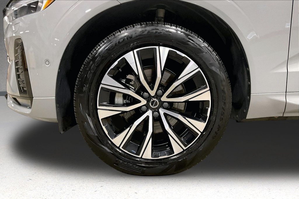 Certified 2024 Volvo XC60 B5 Plus w/ Climate Package AWD/4WD image 35