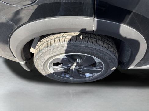 Used 2025 Nissan Rogue SV AWD/4WD image 9