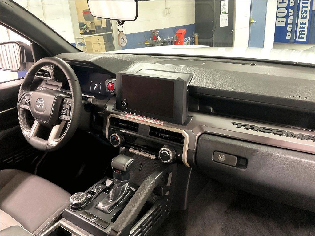 Used 2025 Toyota Tacoma 4x4 Double Cab Hybrid image 14
