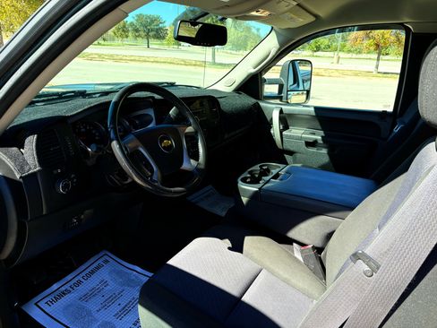Used 2011 Chevrolet Silverado 2500 LT w/ Interior Plus Package image 18