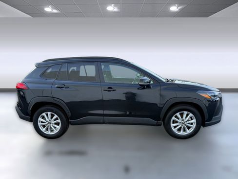 Used 2025 Toyota Corolla Cross LE image 7