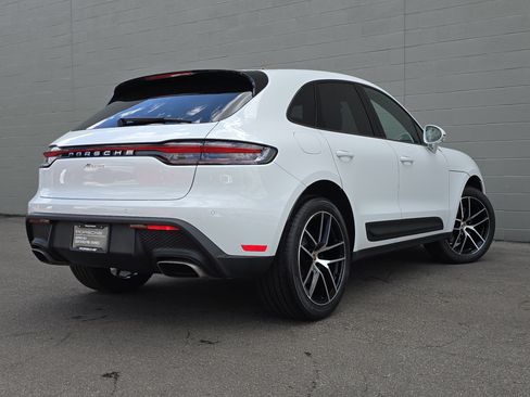 Certified 2025 Porsche Macan image 9