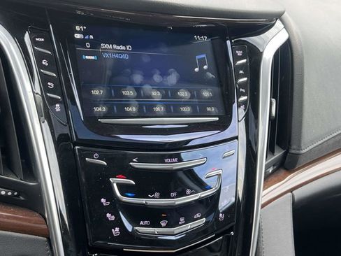 Used 2020 Cadillac Escalade ESV Premium Luxury image 29