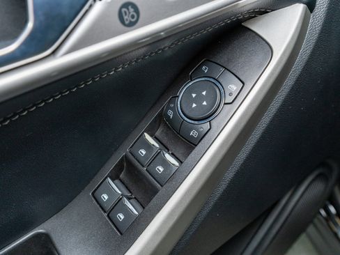 Used 2022 Ford Explorer XLT w/ Equipment Group 202A image 15