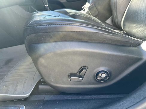 Used 2019 Jeep Cherokee Limited image 24