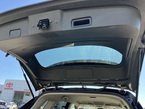 Used 2023 Nissan Rogue SV image 24