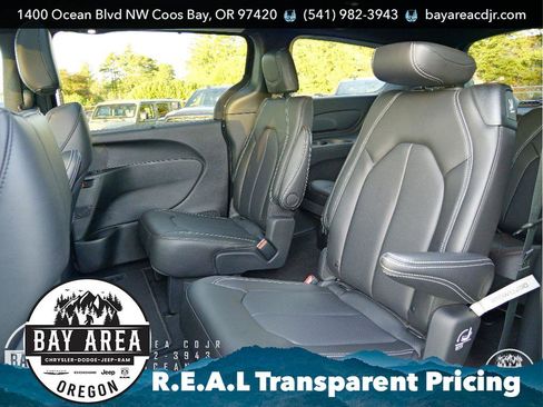 New 2026 Chrysler Pacifica Select w/ S Appearance Package image 18