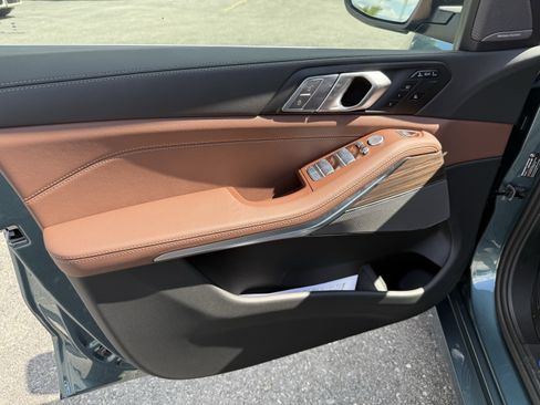 Used 2026 BMW X7 xDrive40i image 9