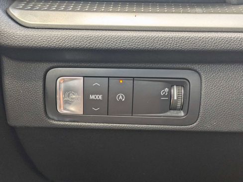 Used 2025 Chevrolet Traverse LT FWD image 30