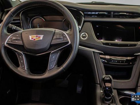 Used 2025 Cadillac XT5 Premium Luxury image 16
