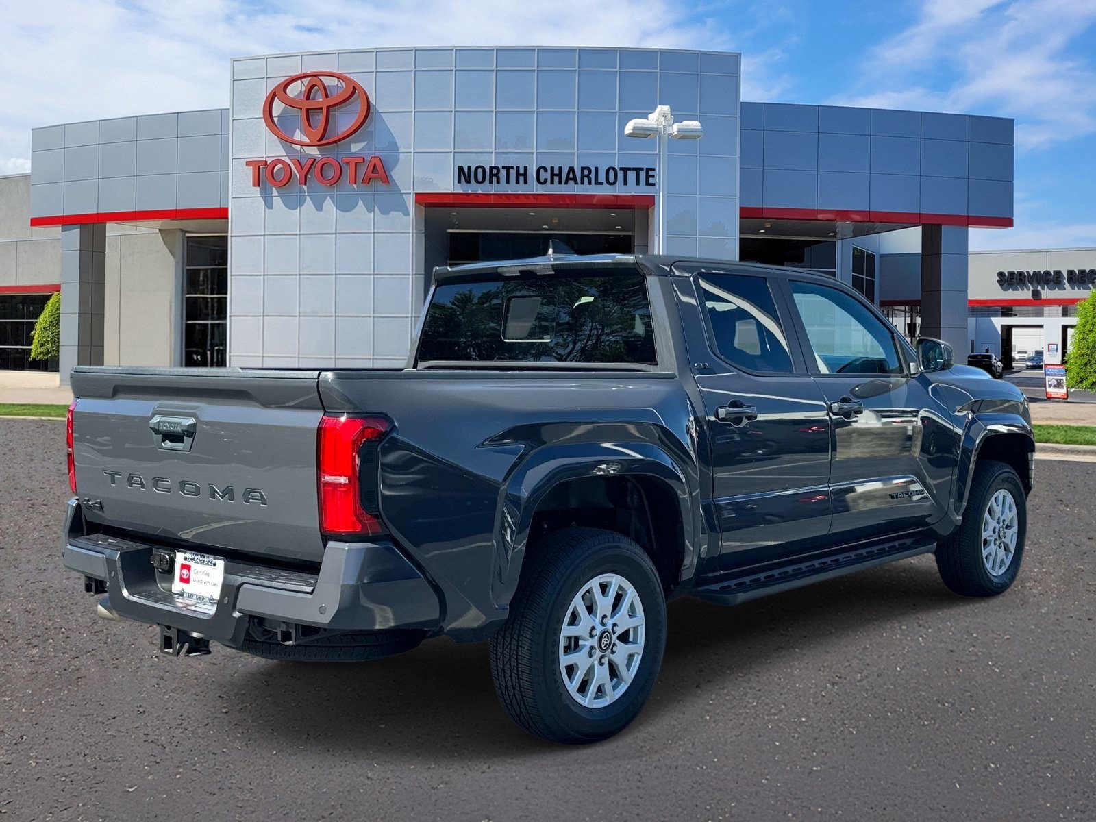 Used 2024 Toyota Tacoma SR5 AWD/4WD image 6