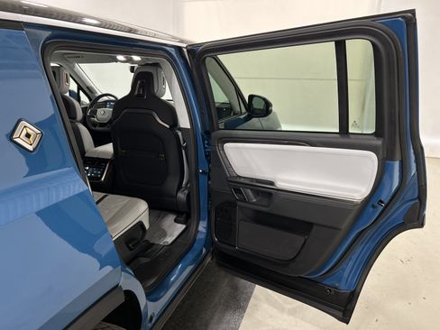 Used 2023 Rivian R1S Adventure AWD/4WD image 19