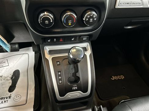 Used 2017 Jeep Compass Latitude AWD/4WD image 16