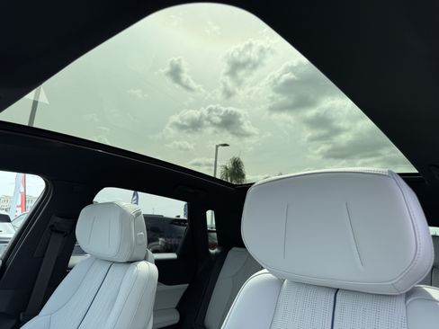 Used 2024 Cadillac Lyriq Luxury AWD/4WD image 30
