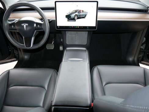 Used 2024 Tesla Model Y Long Range image 26