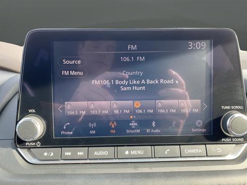 Used 2021 Nissan Rogue SV image 19