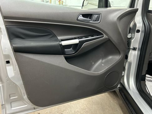 Used 2019 Ford Transit Connect XLT image 11