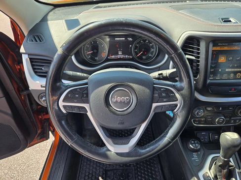 Used 2014 Jeep Cherokee Trailhawk w/ Cold Weather Group AWD/4WD image 42