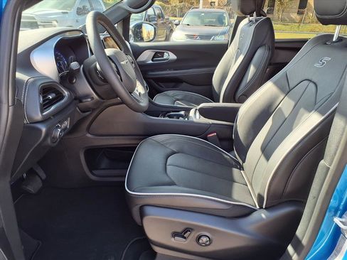 New 2026 Chrysler Pacifica Limited w/ S Appearance Package image 14