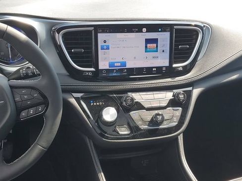 New 2026 Chrysler Pacifica Limited w/ S Appearance Package AWD/4WD image 16
