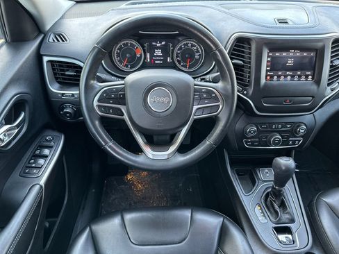 Used 2019 Jeep Cherokee Latitude Plus FWD image 13
