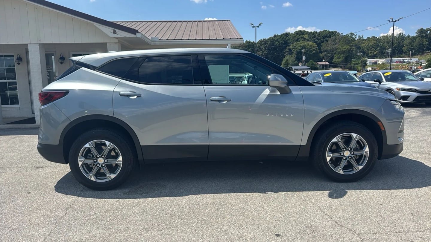 Used 2024 Chevrolet Blazer LT AWD/4WD image 6