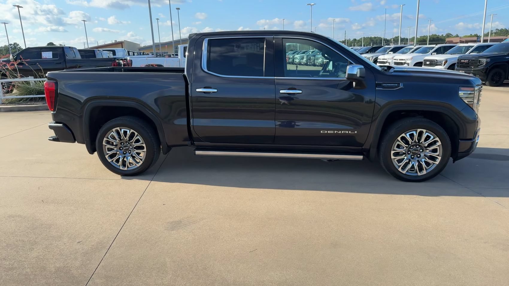 Used 2025 GMC Sierra 1500 Denali Ultimate AWD/4WD image 9