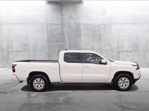 Used 2024 Nissan Frontier SV AWD/4WD image 5