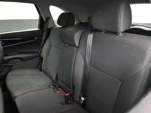 Used 2020 Kia Sorento LX image 18