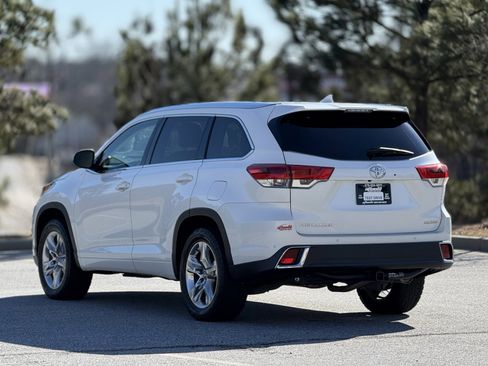 Used 2019 Toyota Highlander Limited image 9