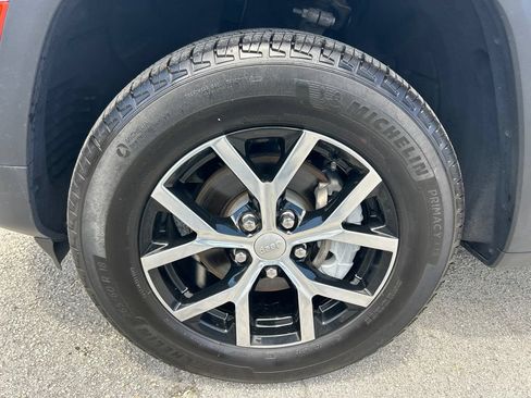 Certified 2024 Jeep Grand Cherokee Limited RWD image 19