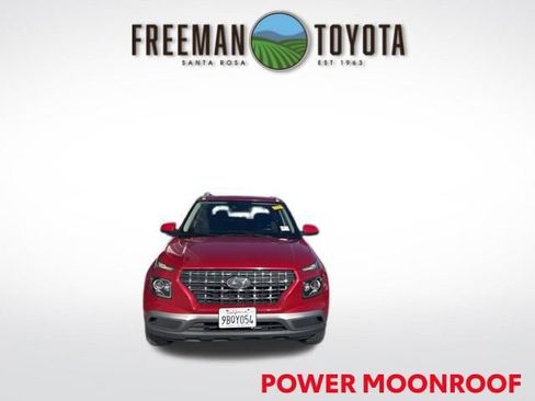 Used 2022 Hyundai Venue SEL image 3