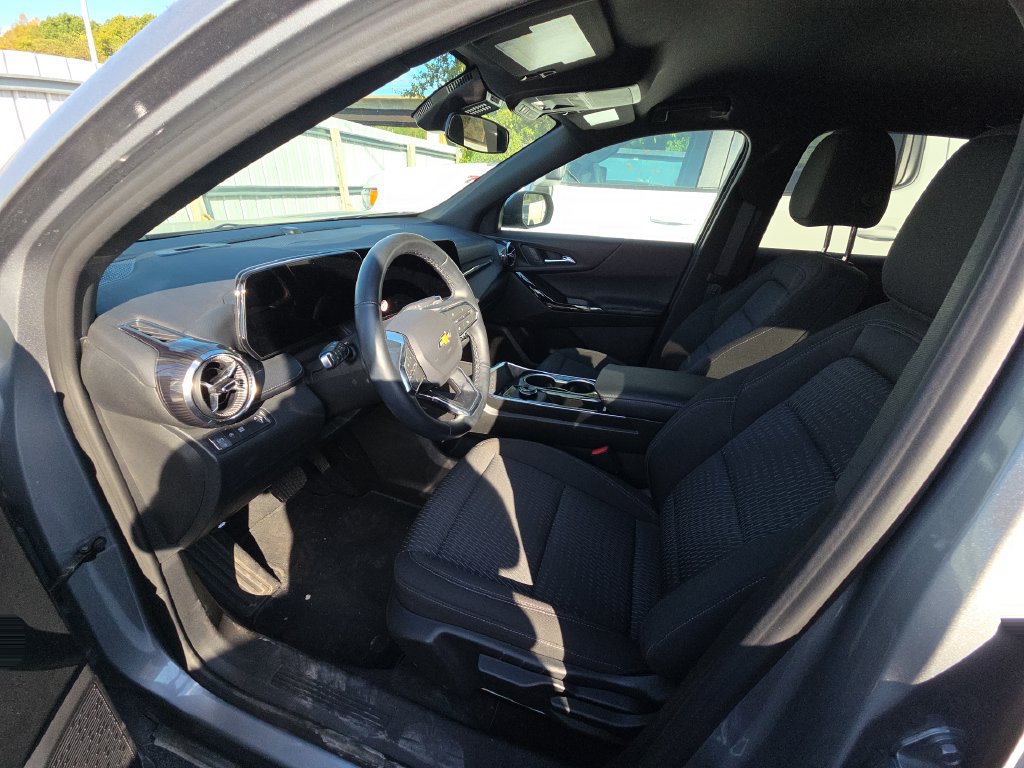 Used 2026 Chevrolet Equinox LT FWD image 8