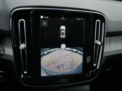 New 2026 Volvo XC40 B5 Core w/ Climate Package image 10