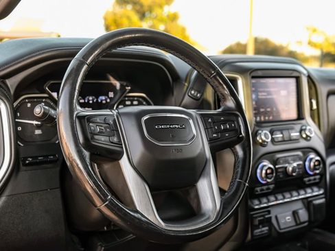 Used 2022 GMC Sierra 3500 Denali w/ Denali Black Diamond Edition image 13