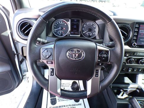Used 2022 Toyota Tacoma Limited image 5
