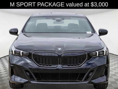 Used 2026 BMW 540i xDrive w/ M Sport Package AWD/4WD image 2