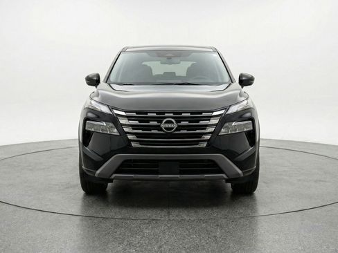 Used 2025 Nissan Rogue SV image 2