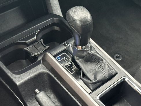 Used 2022 Toyota Tacoma SR5 w/ Technology Package image 20