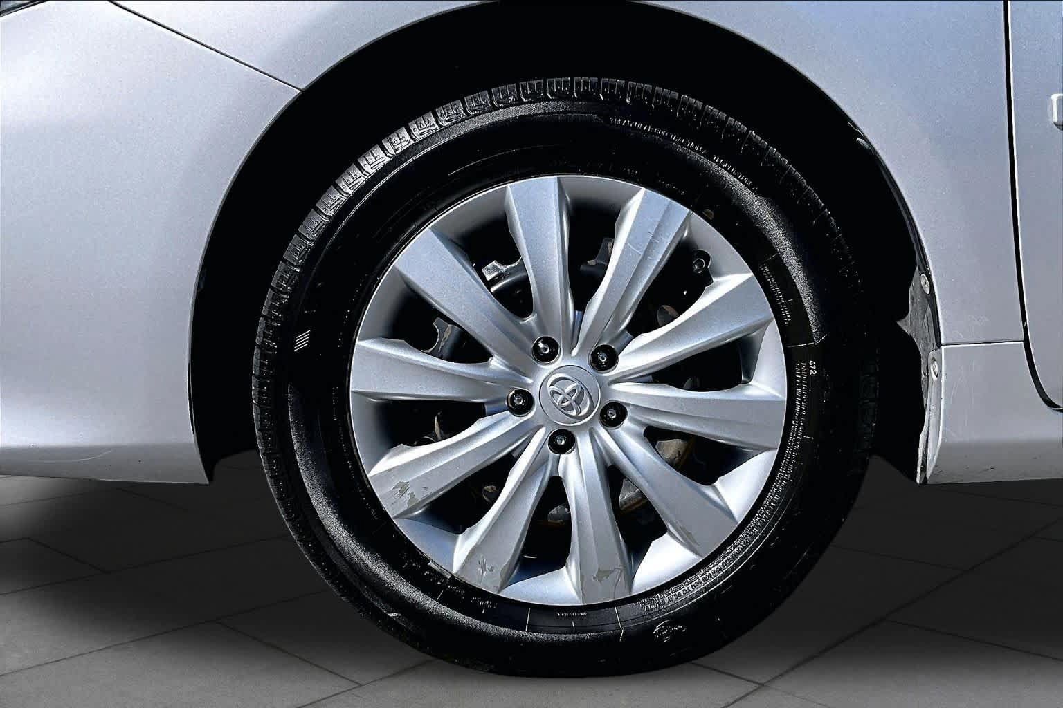 Used 2012 Toyota Corolla LE FWD image 11